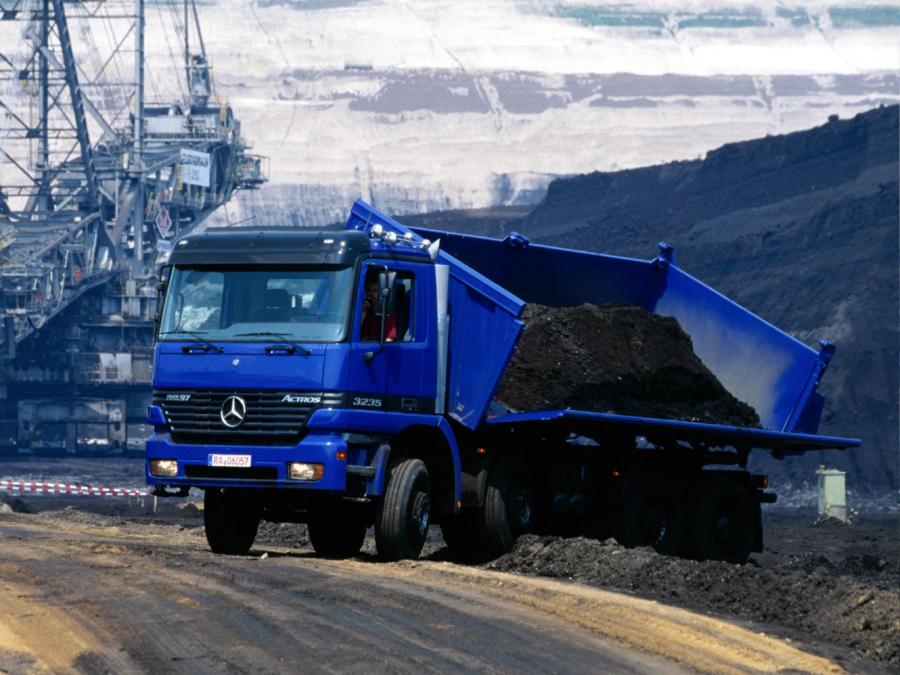  Mercedes-Benz Actros 3235 1997 года  (фото 2 из 3)